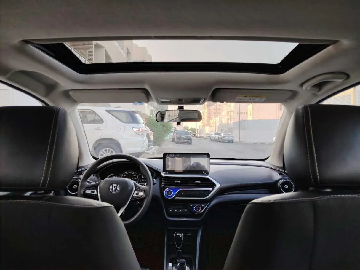 Car image 18