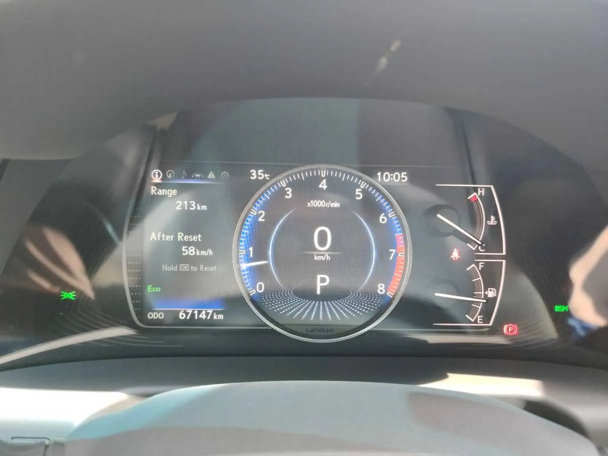 Car image 26
