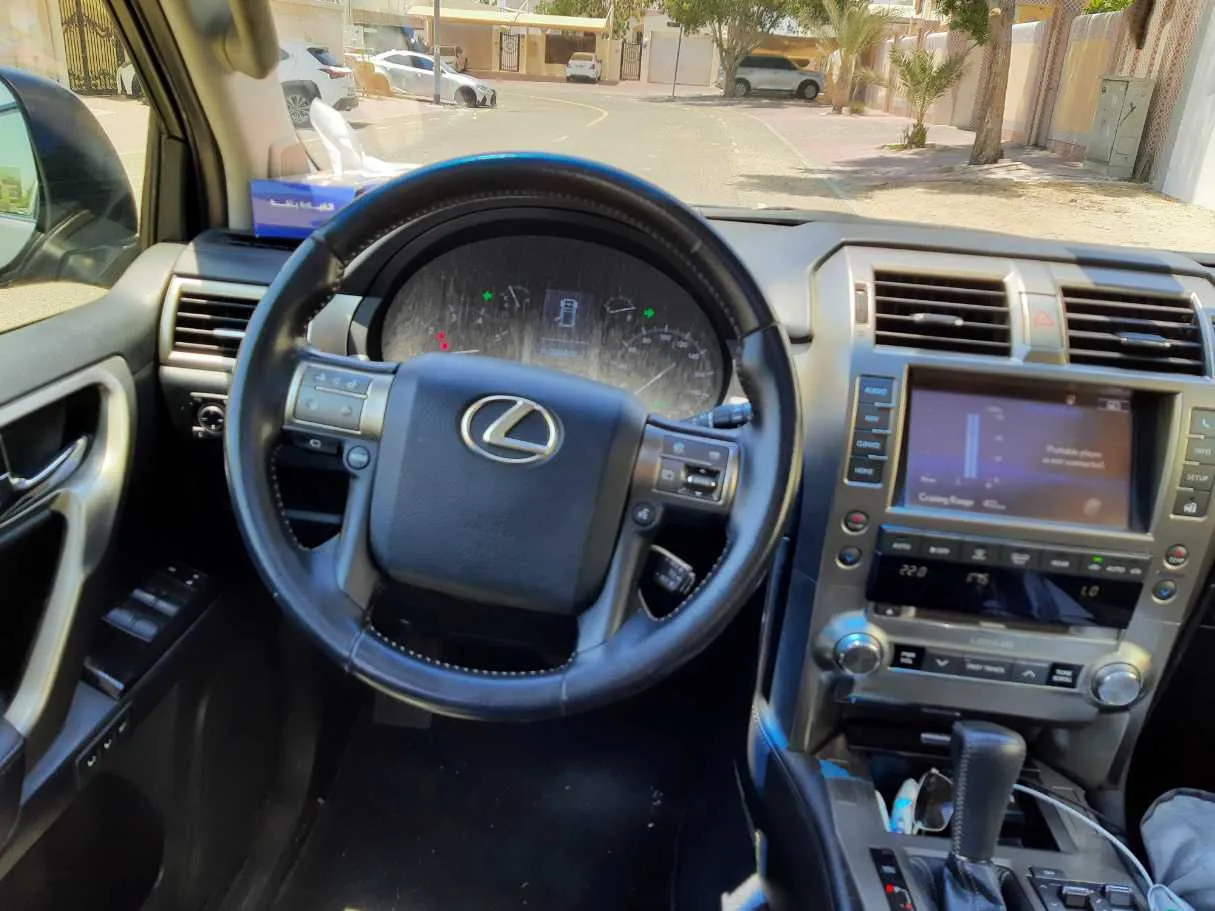 Car image 17