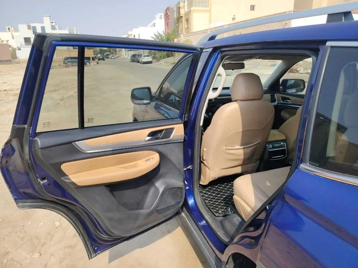 Car image 17