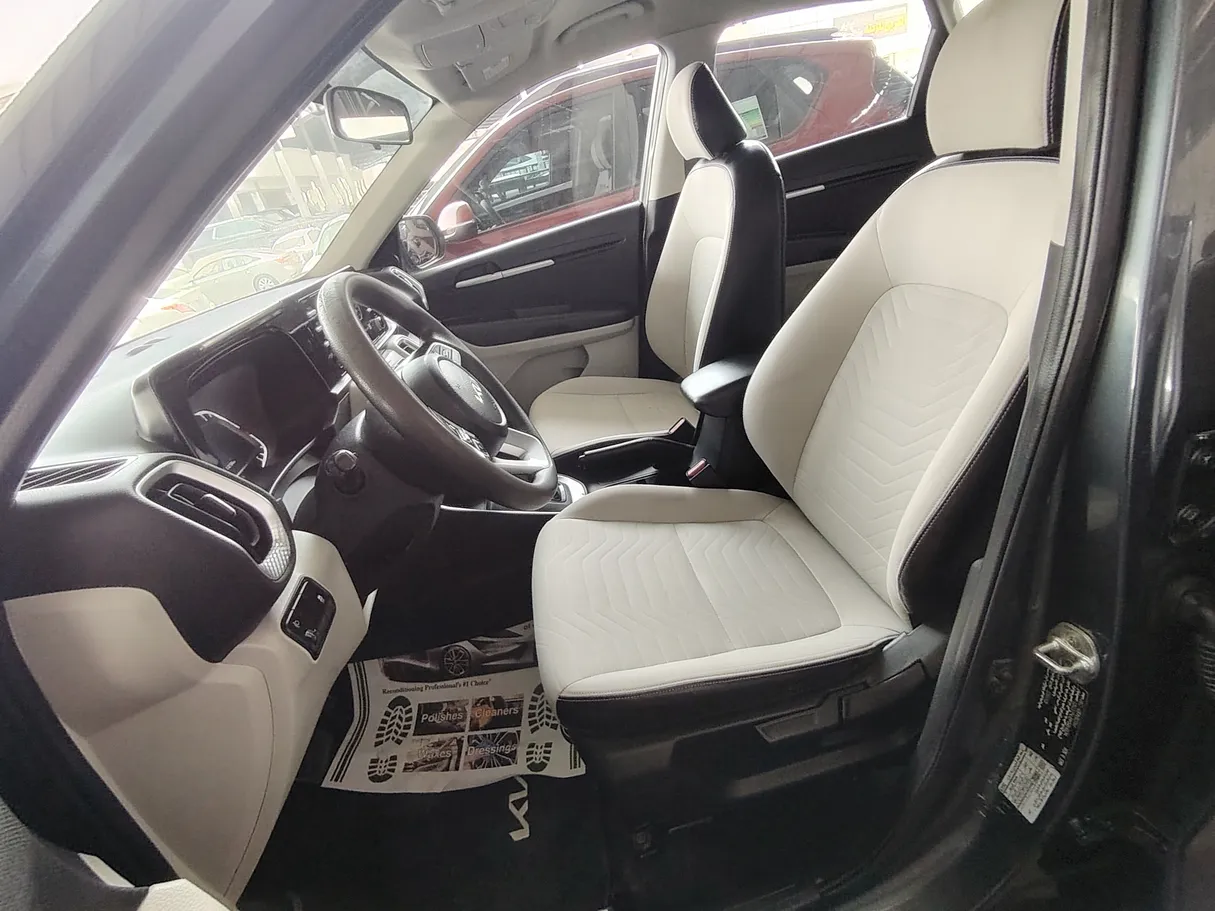 Car image 11