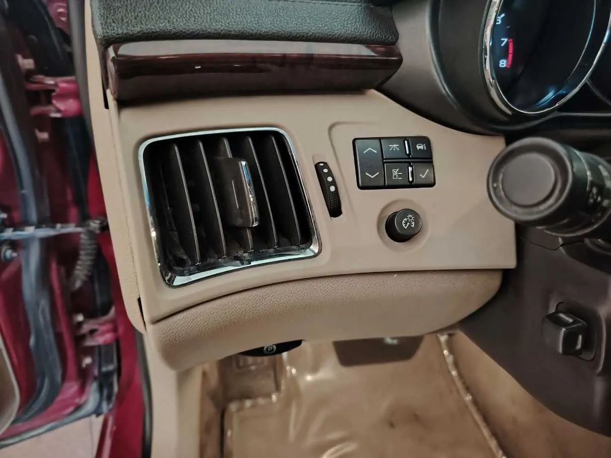 Car image 34