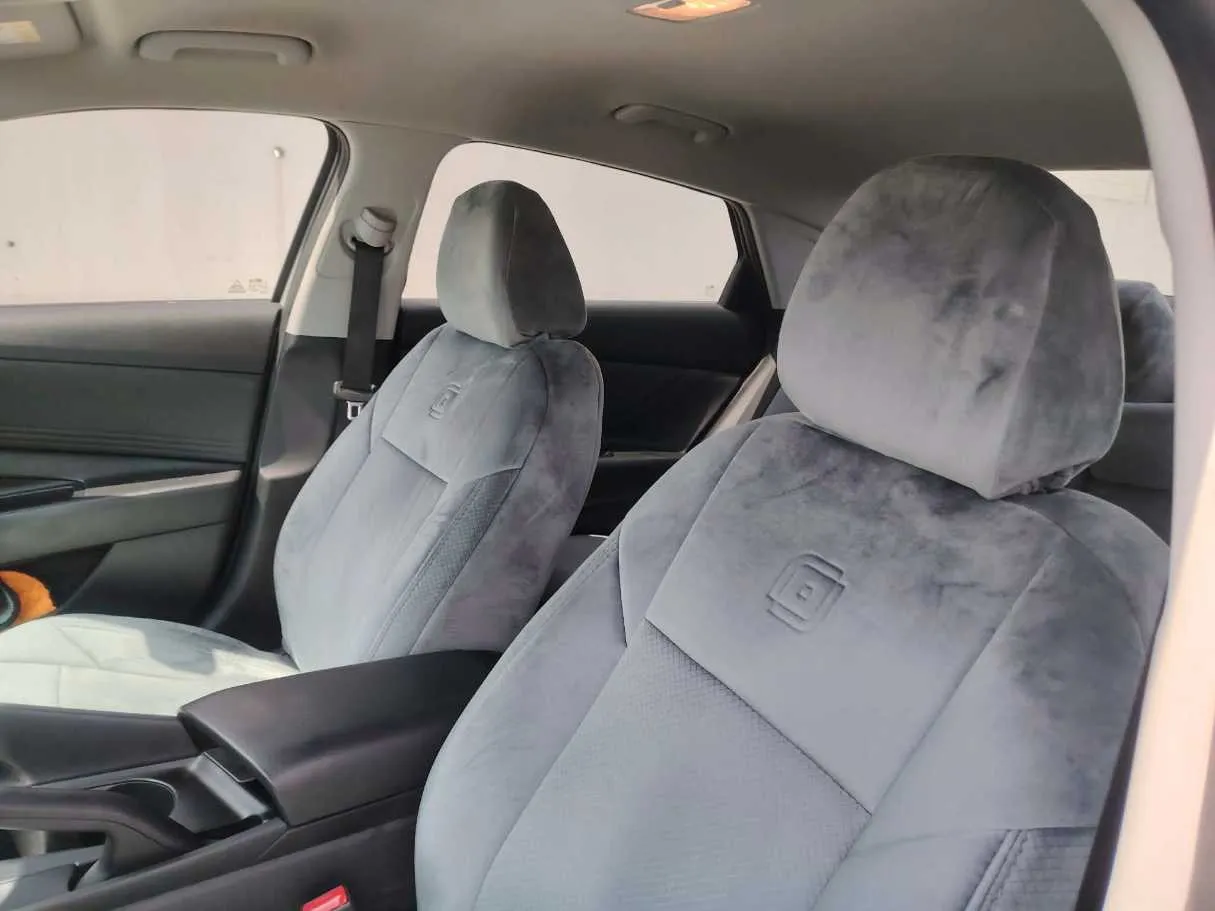 Car image 15