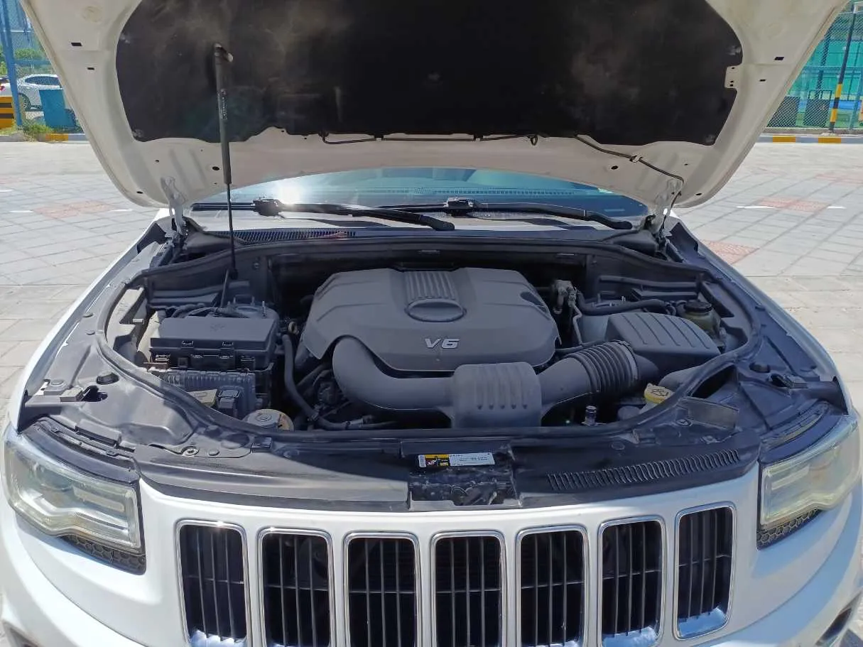 Car image 25