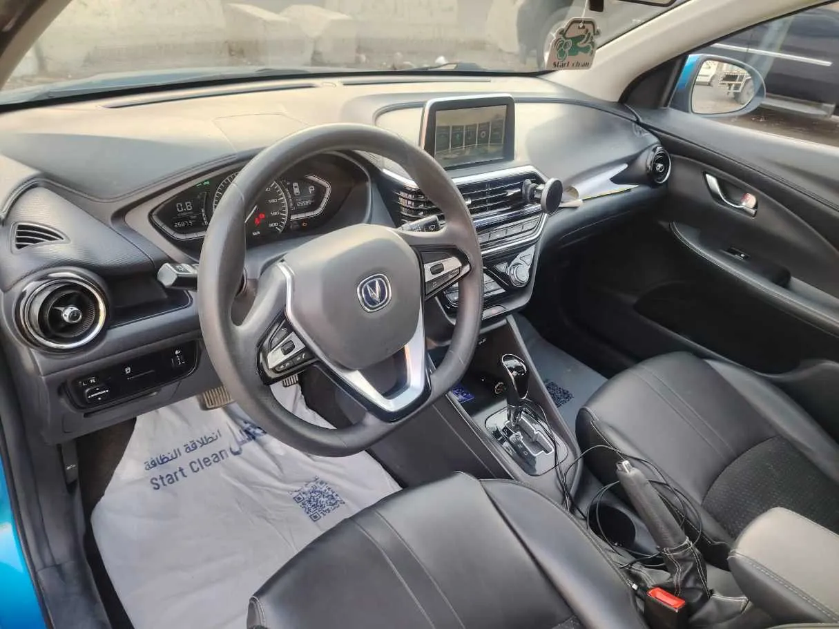Car image 13