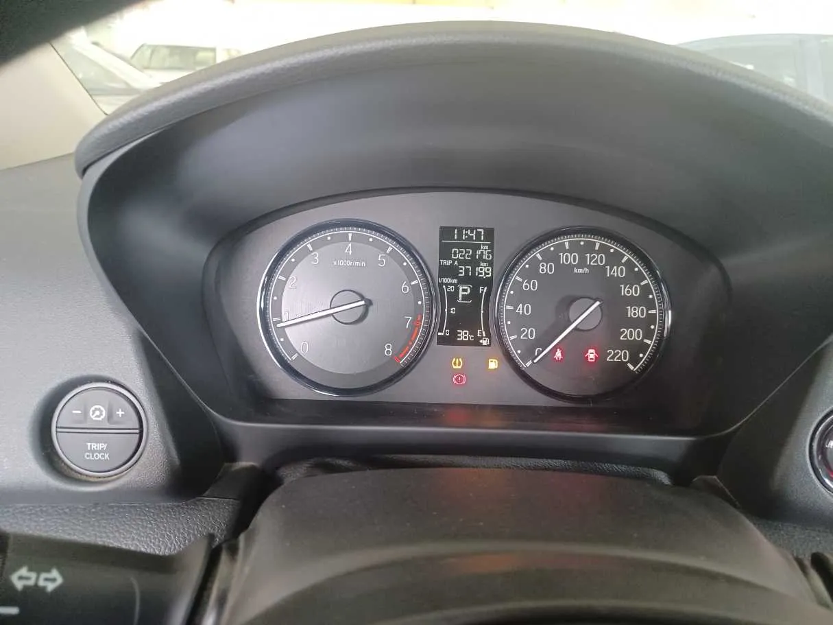 Car image 19