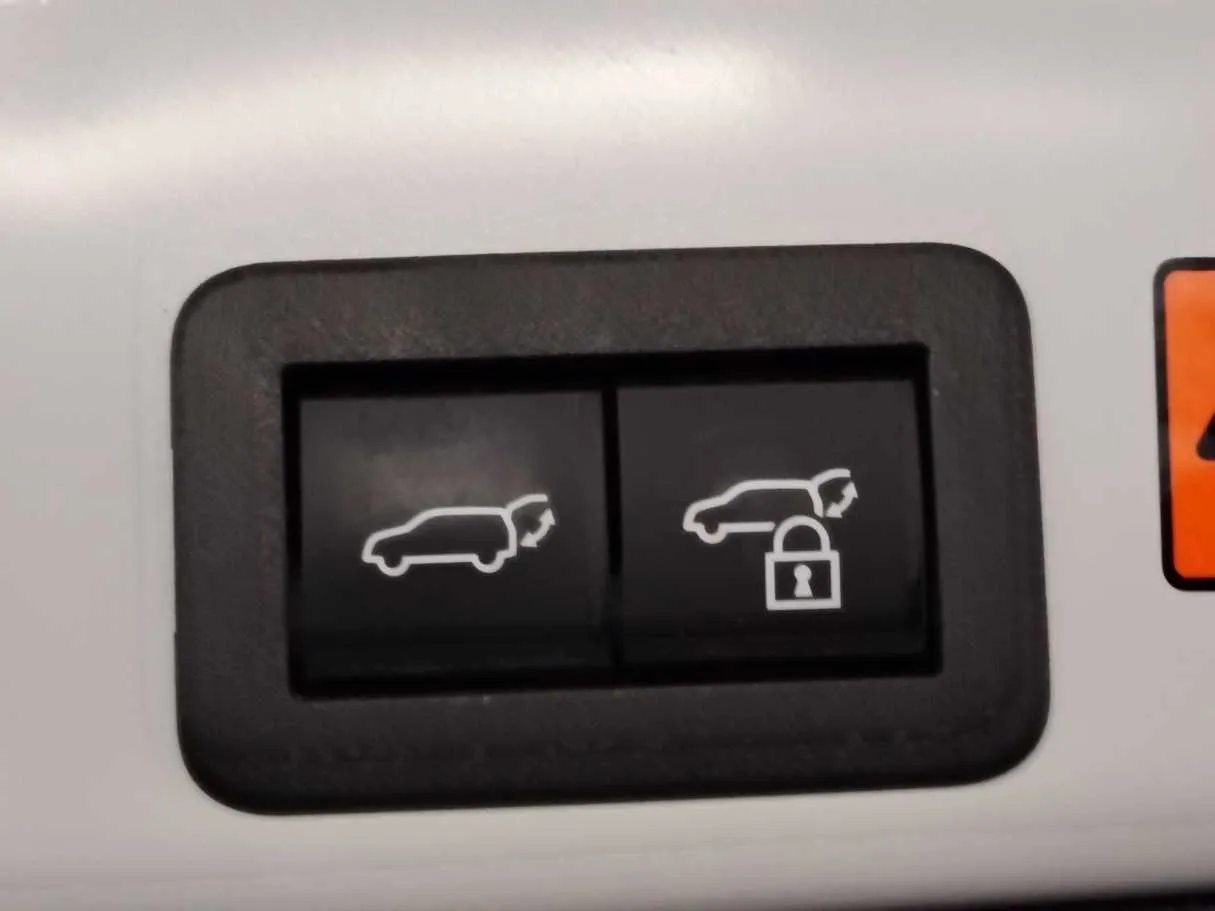 Car image 35