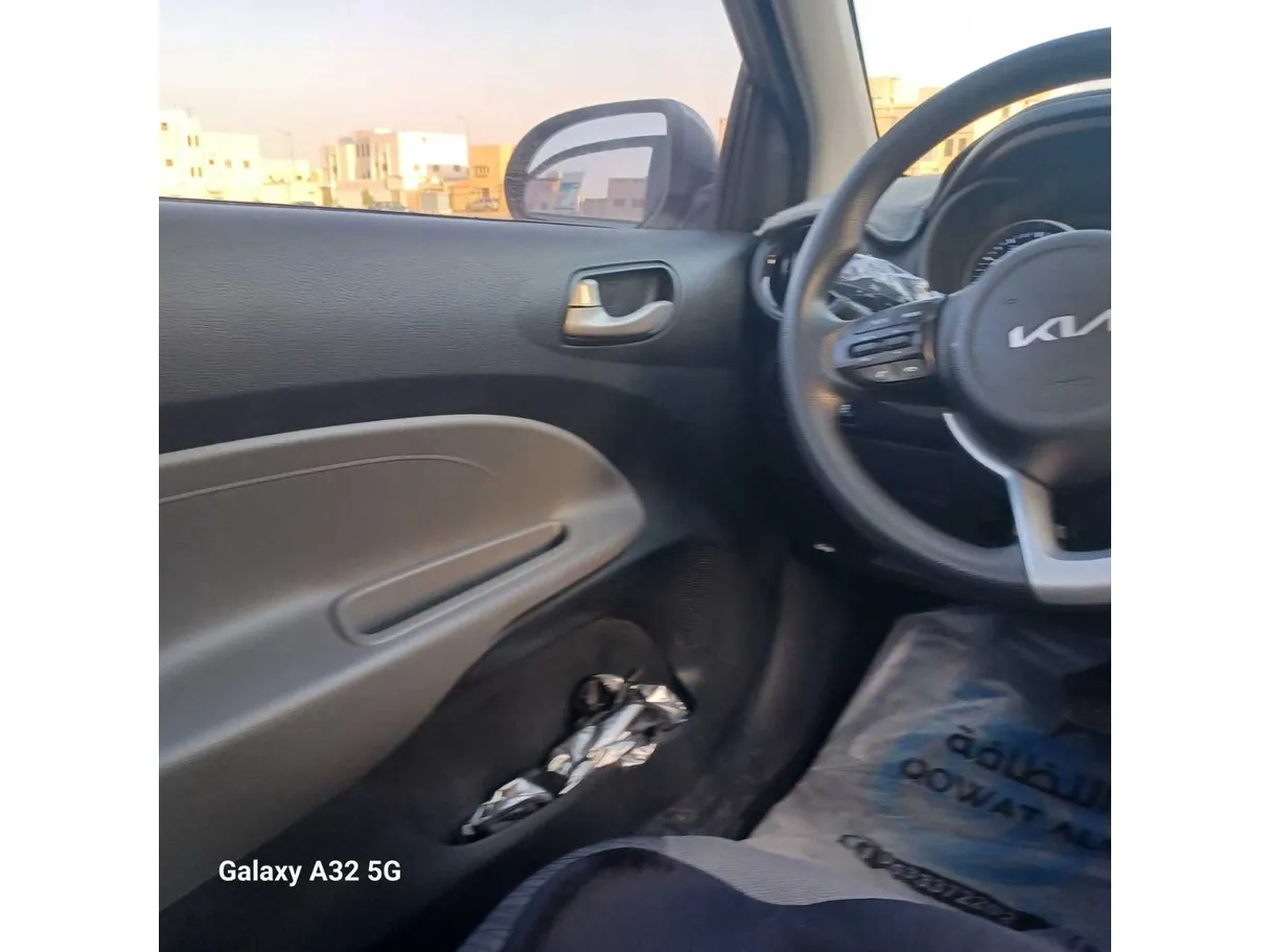 Car image 24