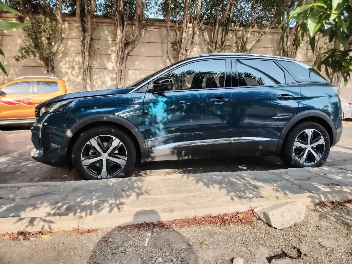 Car image 9