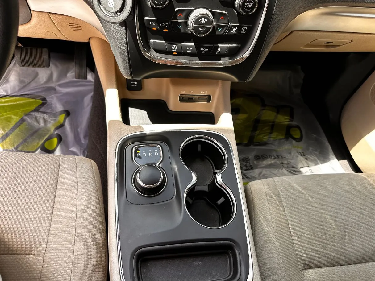Car image 18