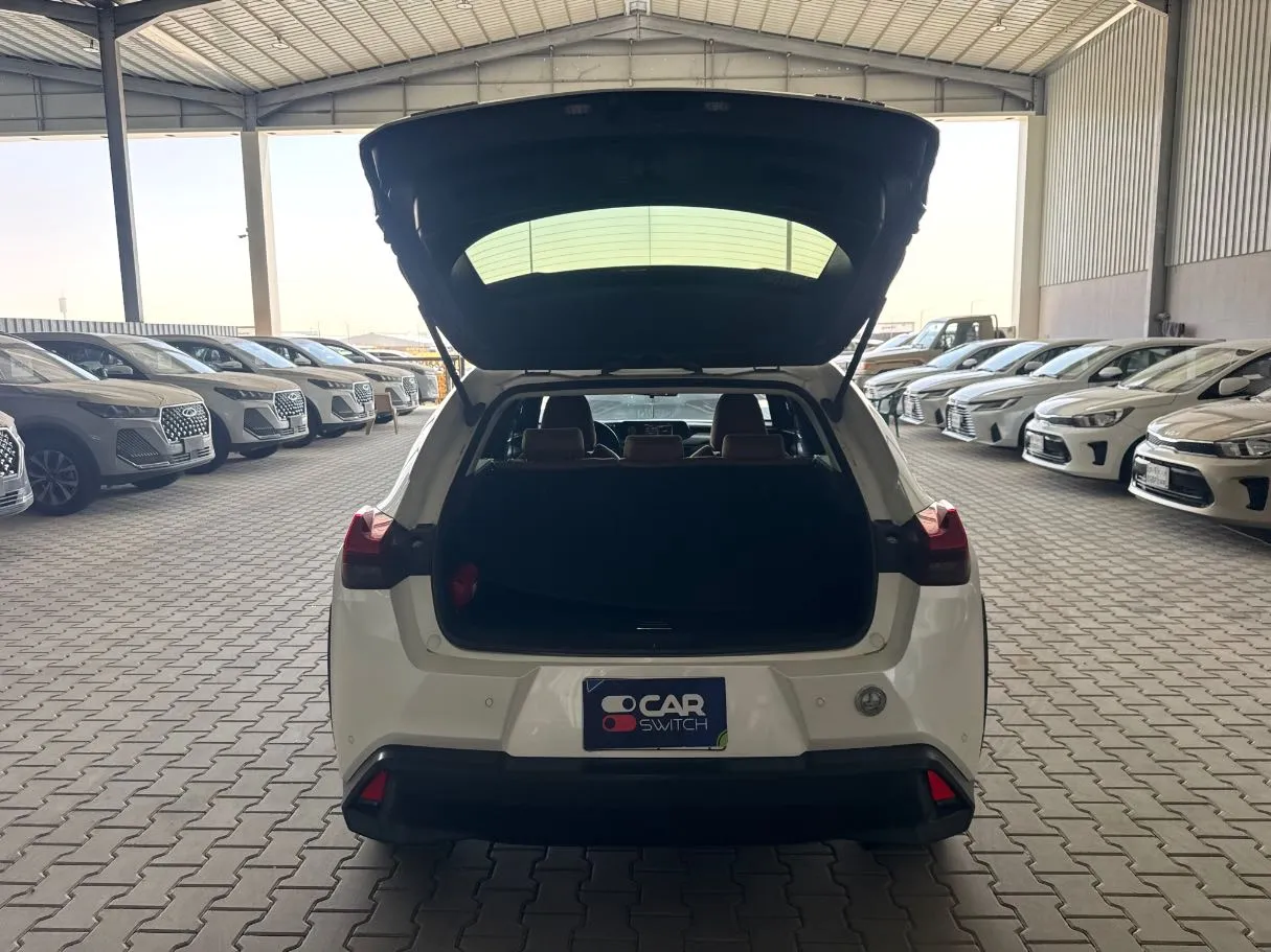 Car image 18
