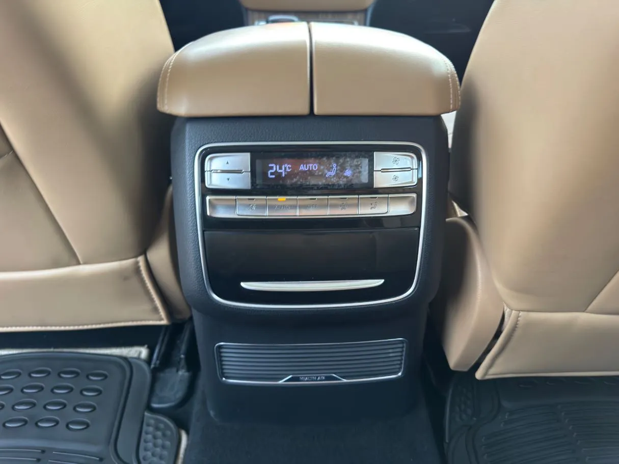 Car image 24