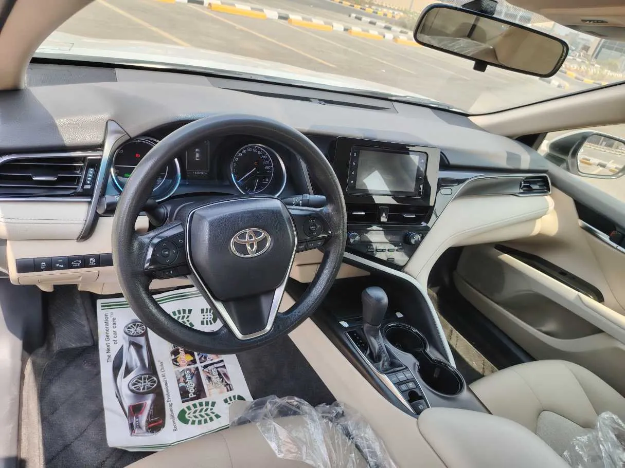 Car image 13