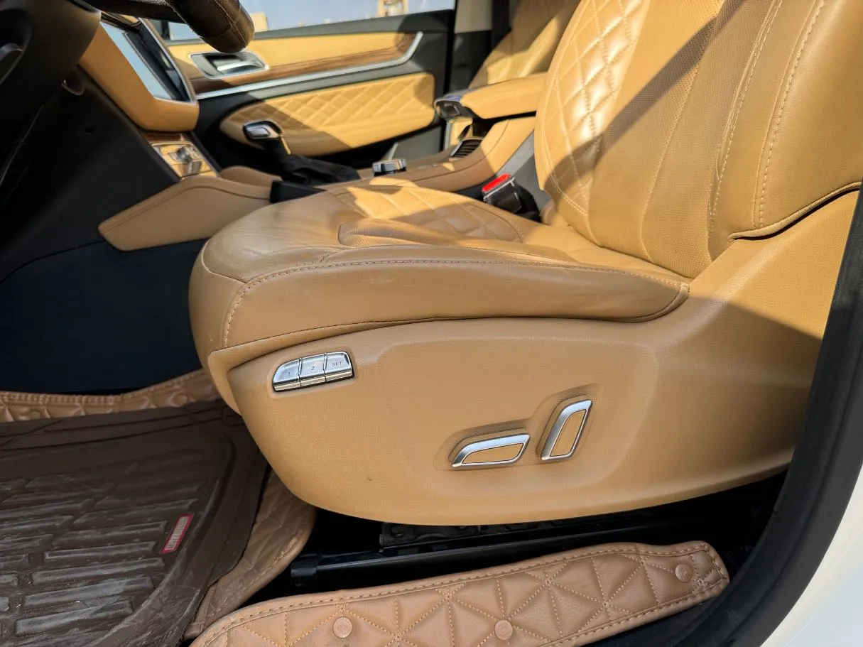 Car image 24