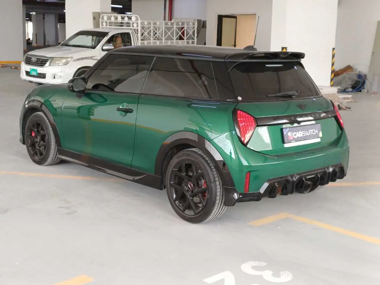 Car image 5