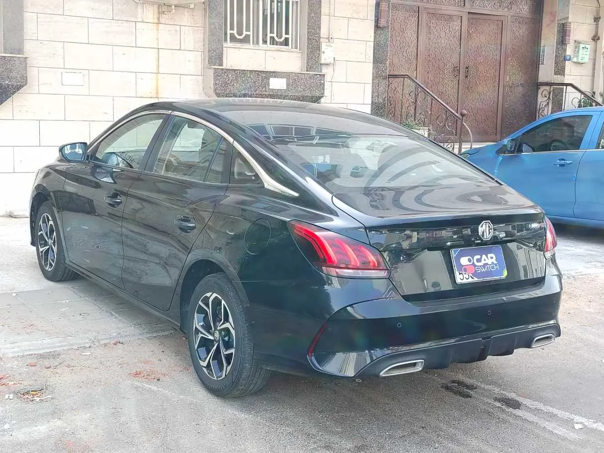 Car image 7