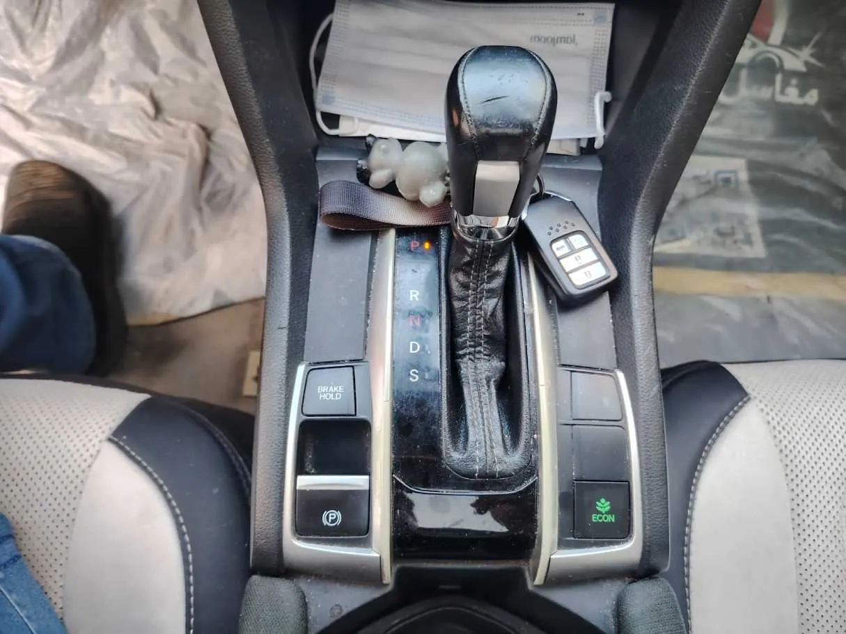 Car image 24