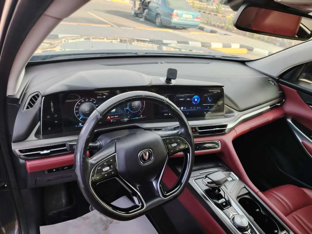 Car image 12