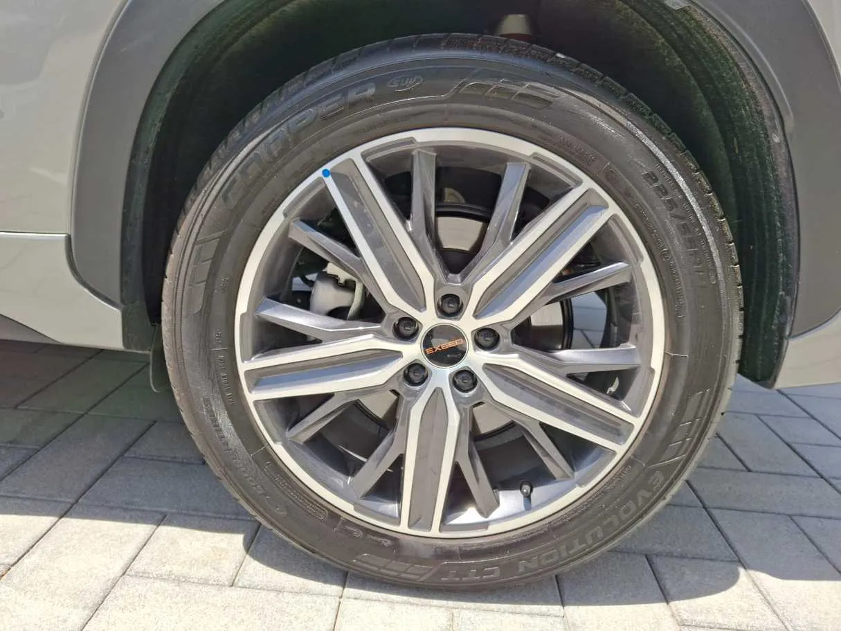 Car image 9