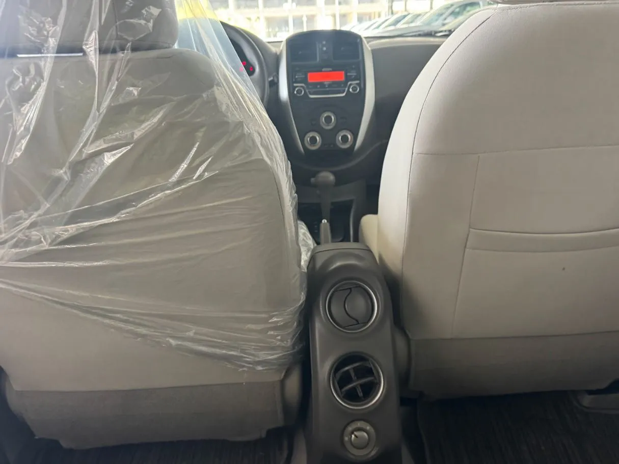 Car image 18