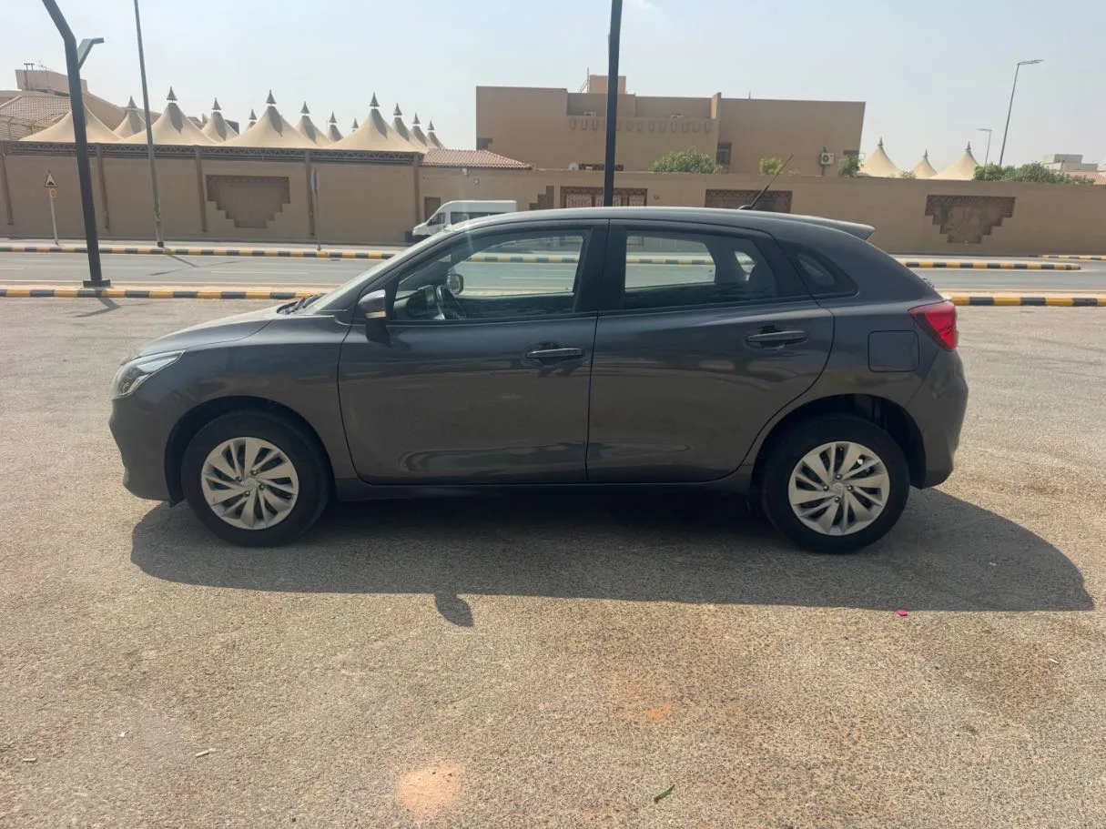 Car image 8