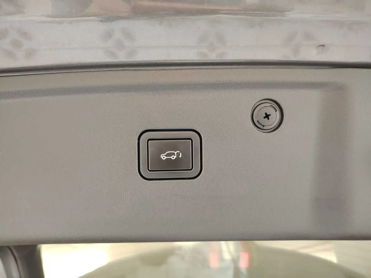 Car image 36