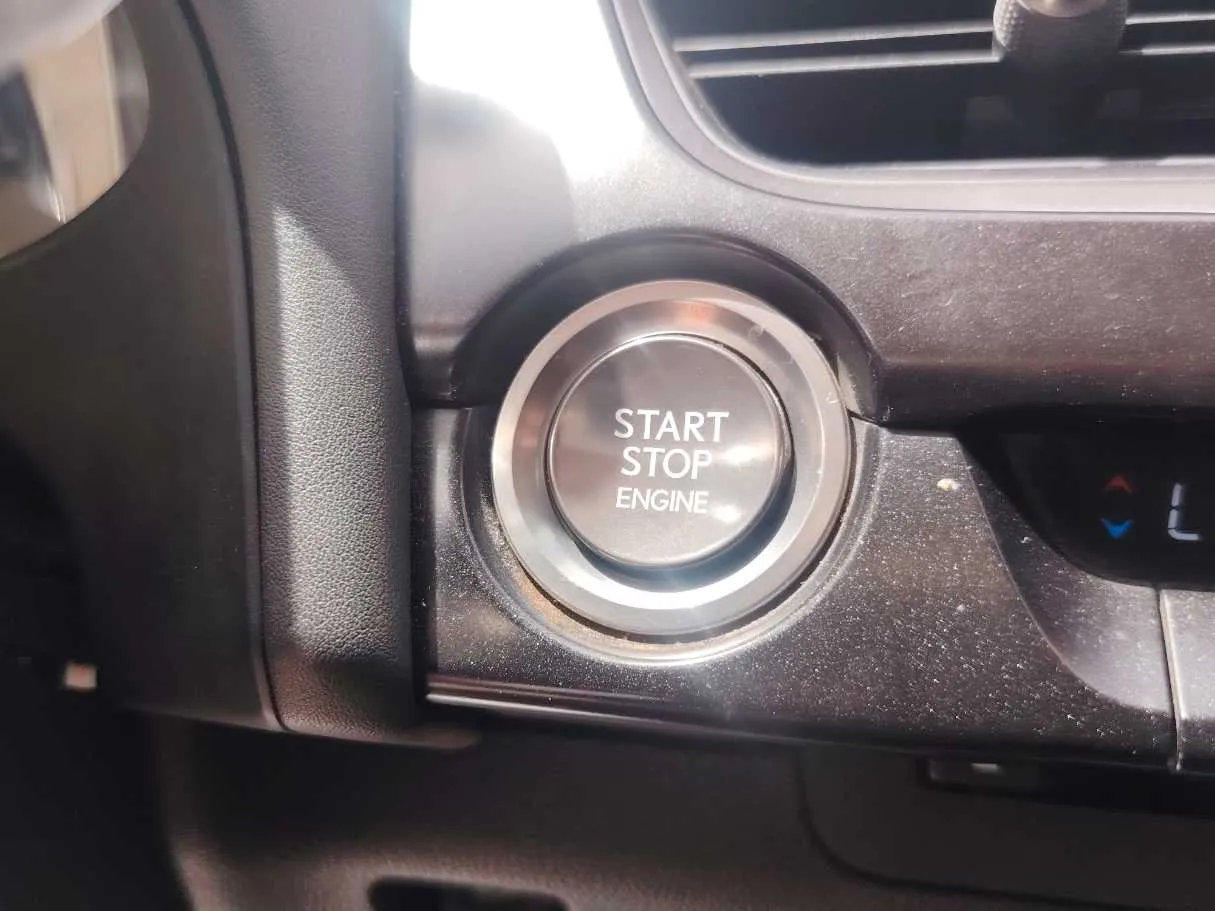 Car image 25