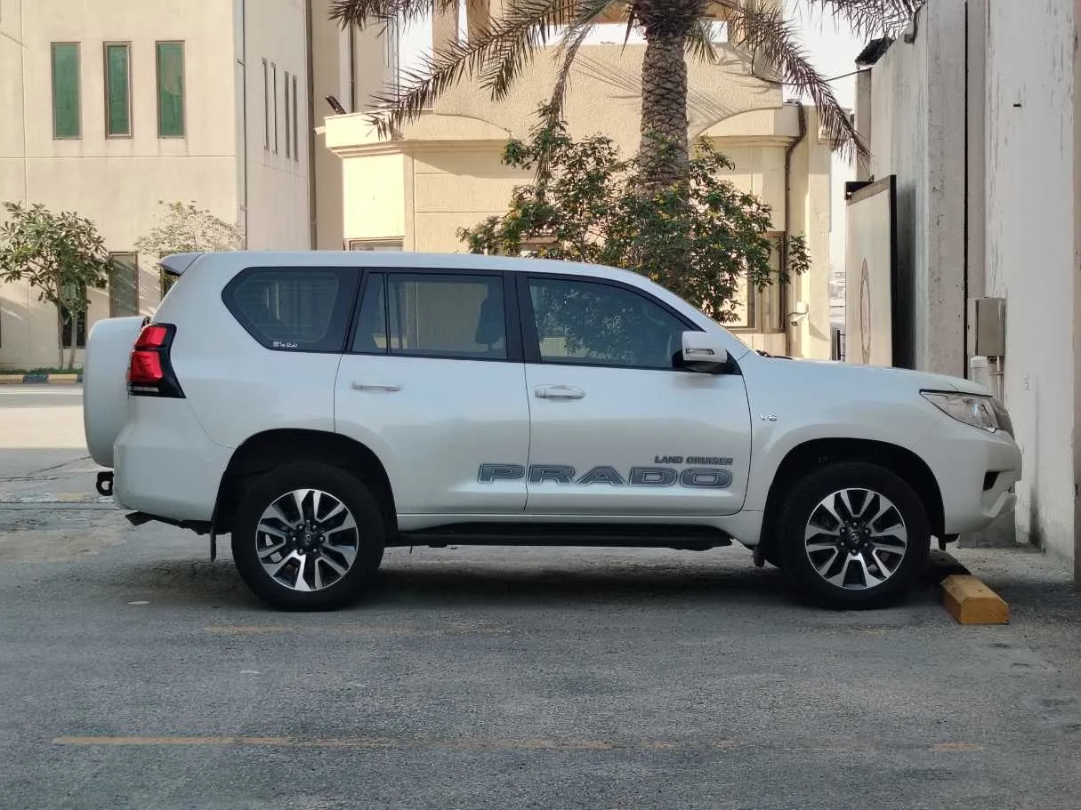 Car image 4