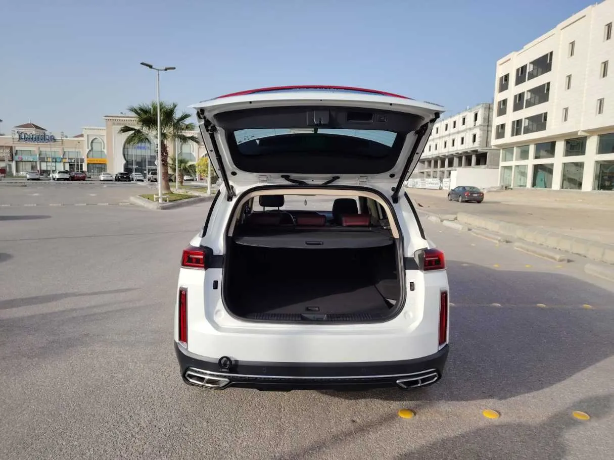 Car image 18