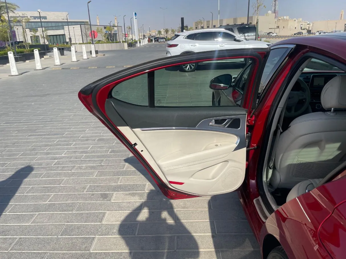 Car image 13