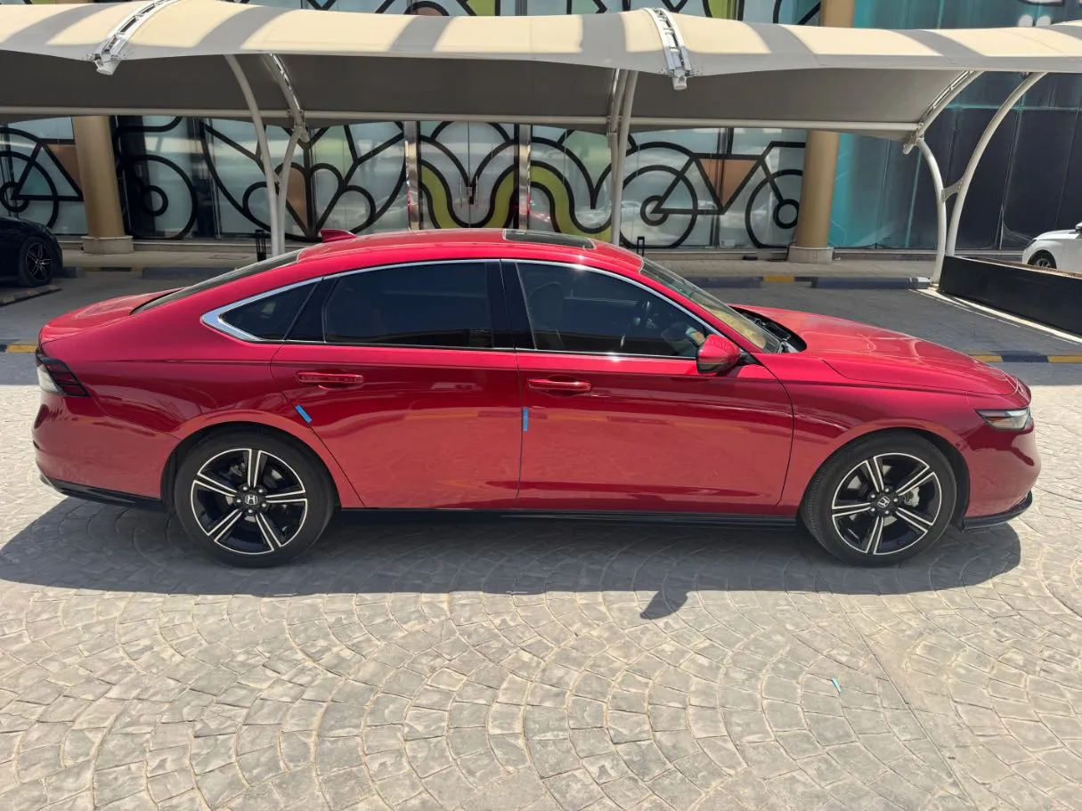 Car image 4