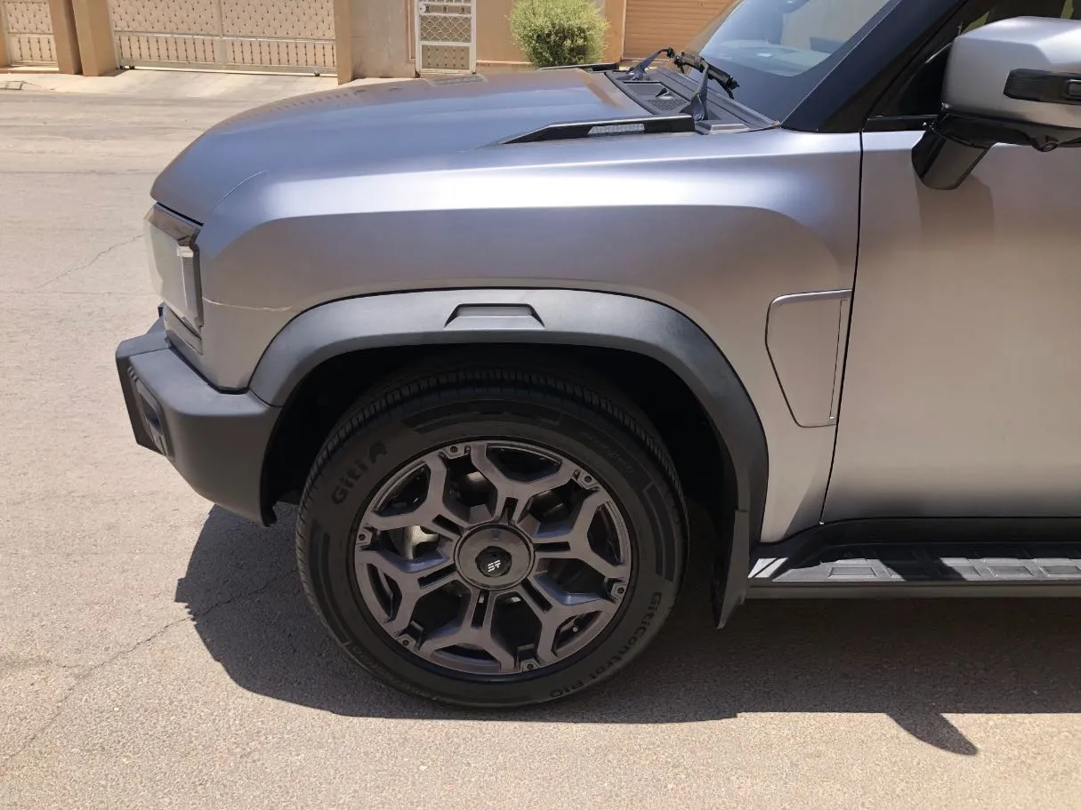 Car image 9