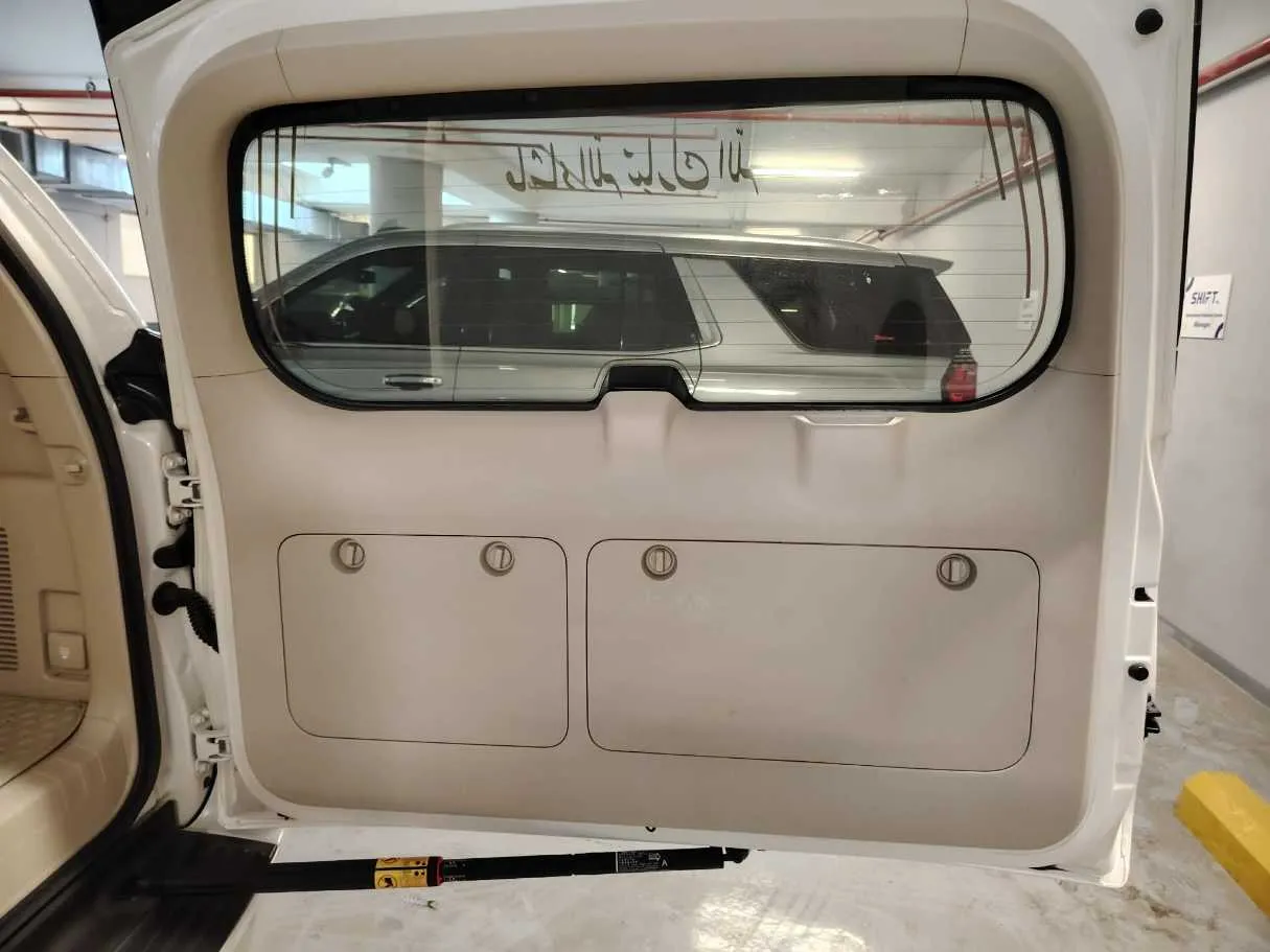 Car image 32
