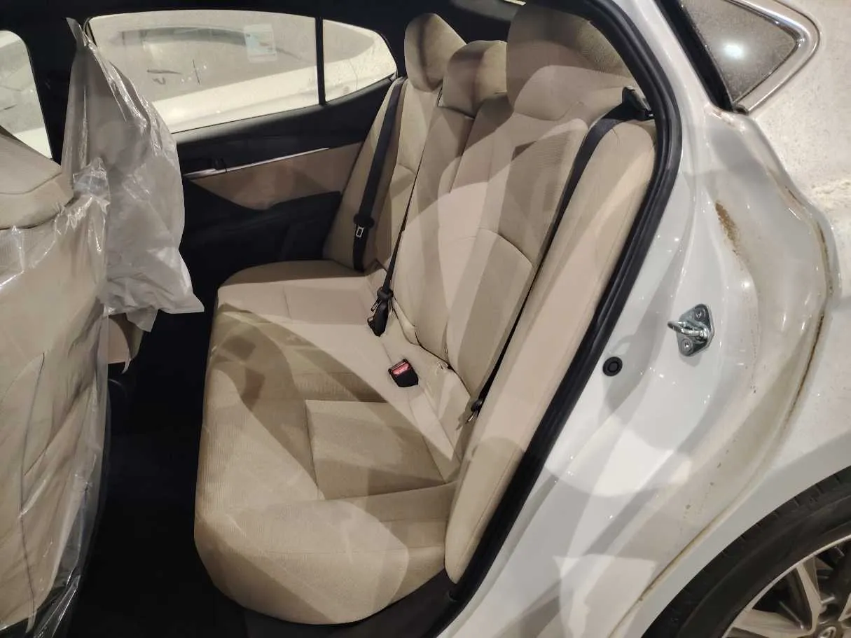 Car image 22
