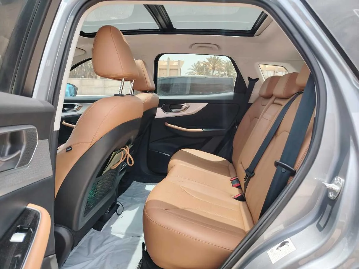 Car image 16