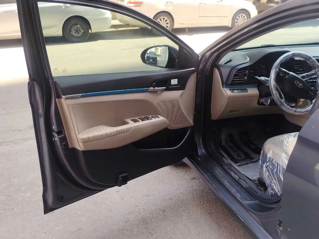 Car image 11