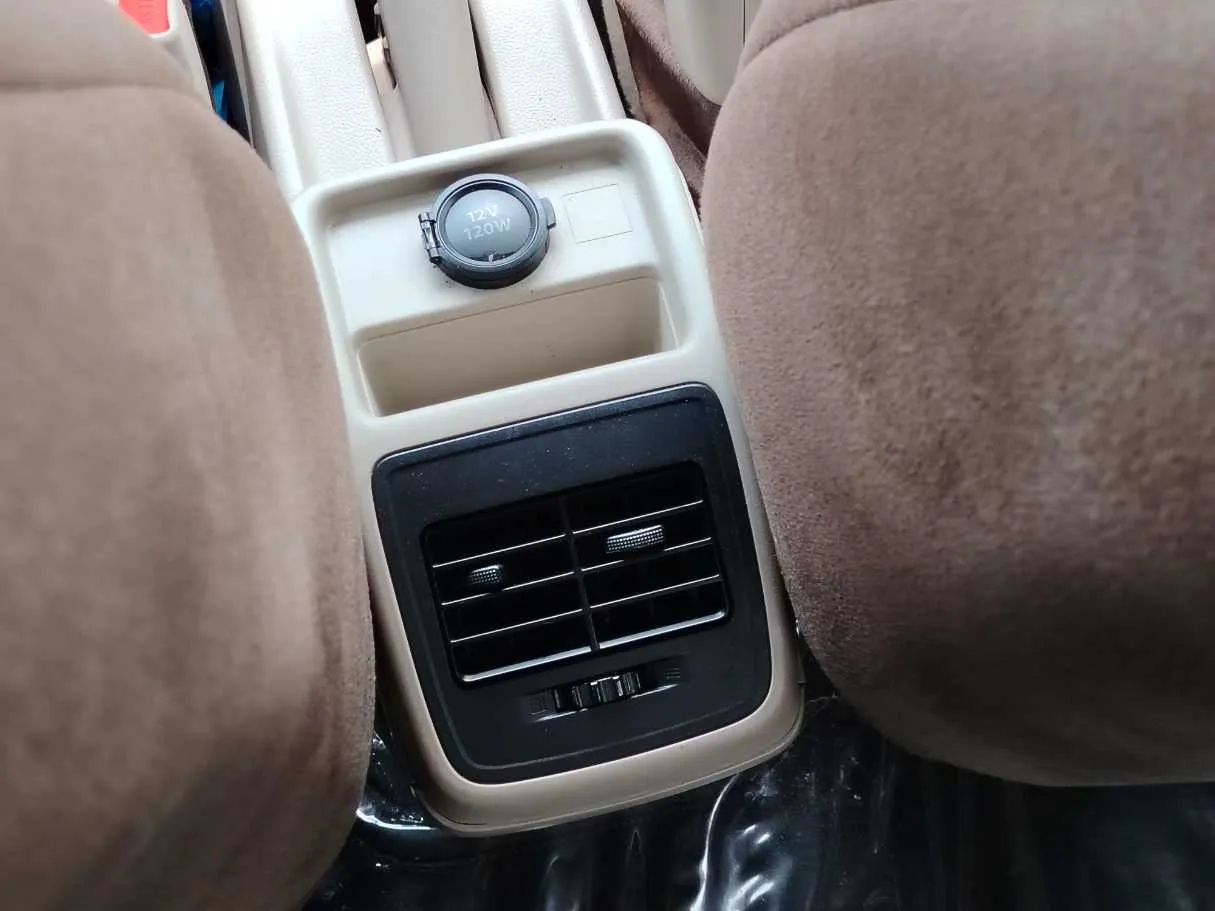 Car image 24