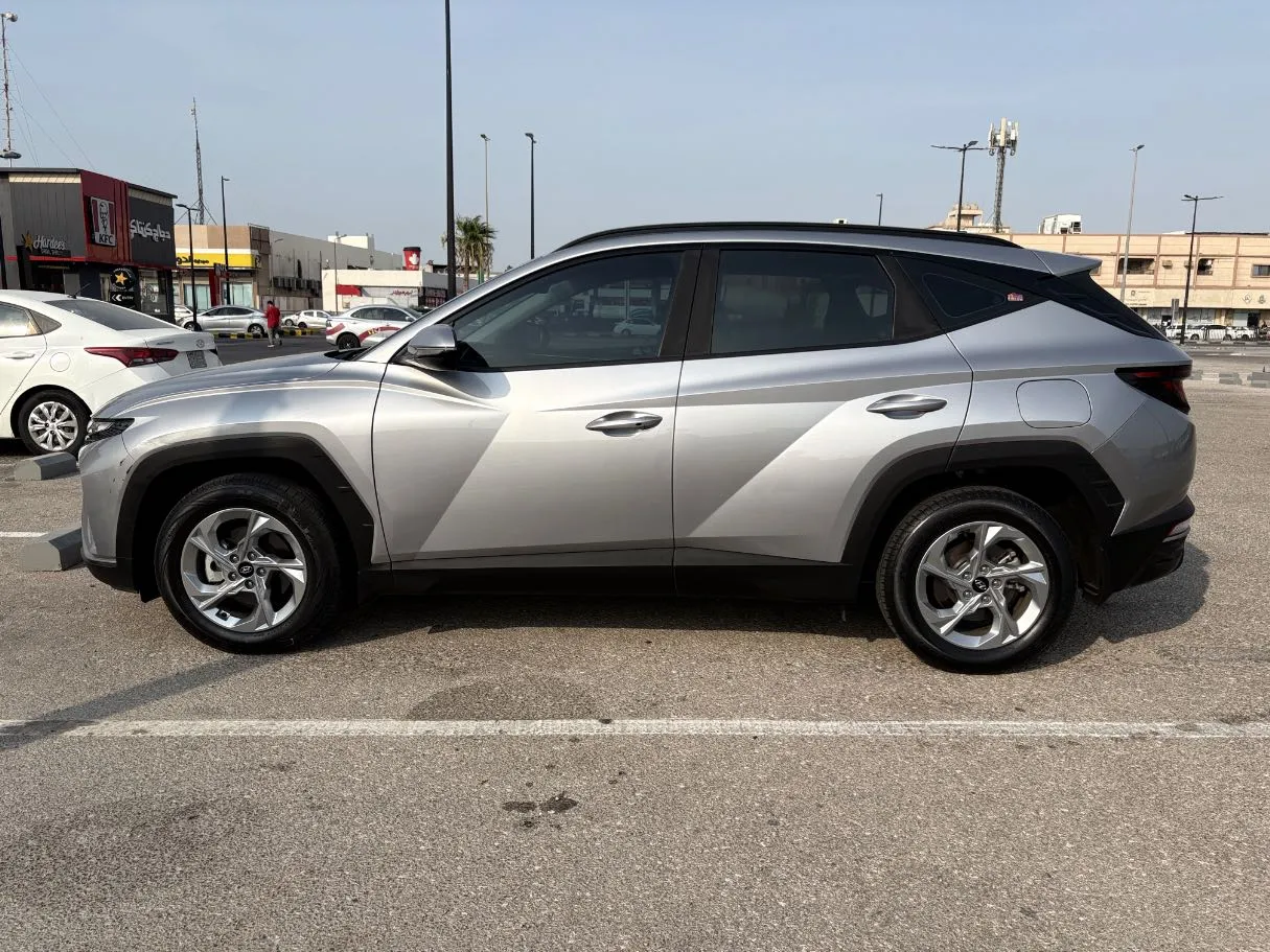 Car image 8