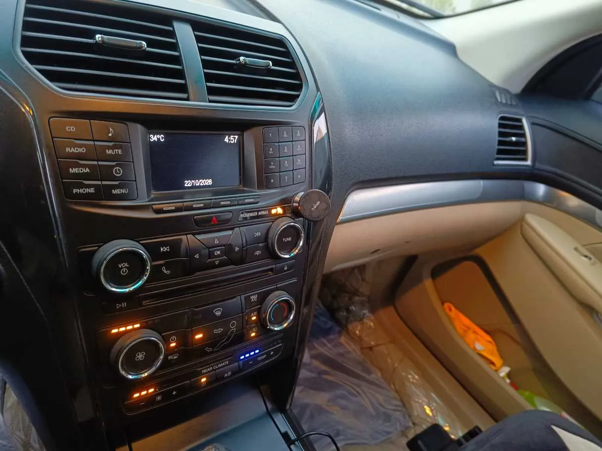 Car image 29