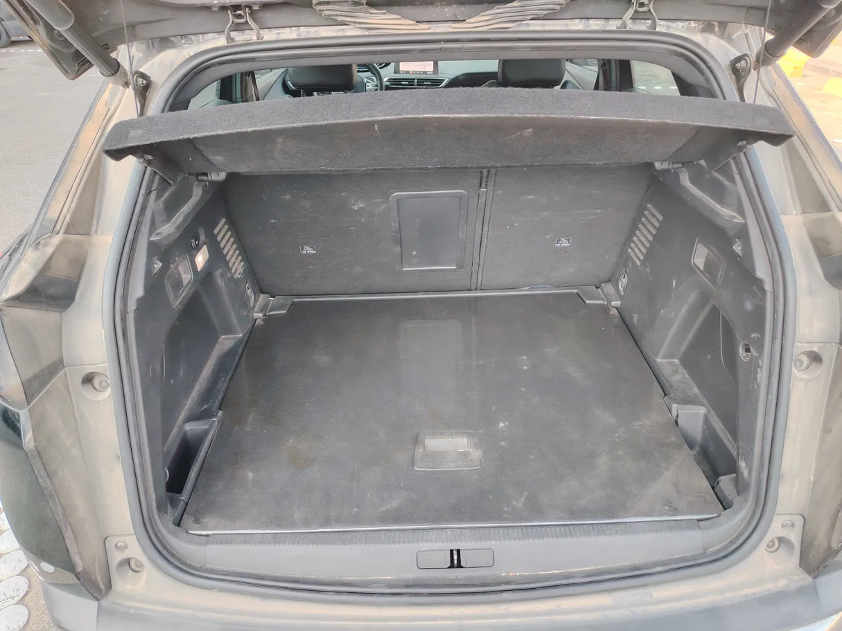 Car image 25