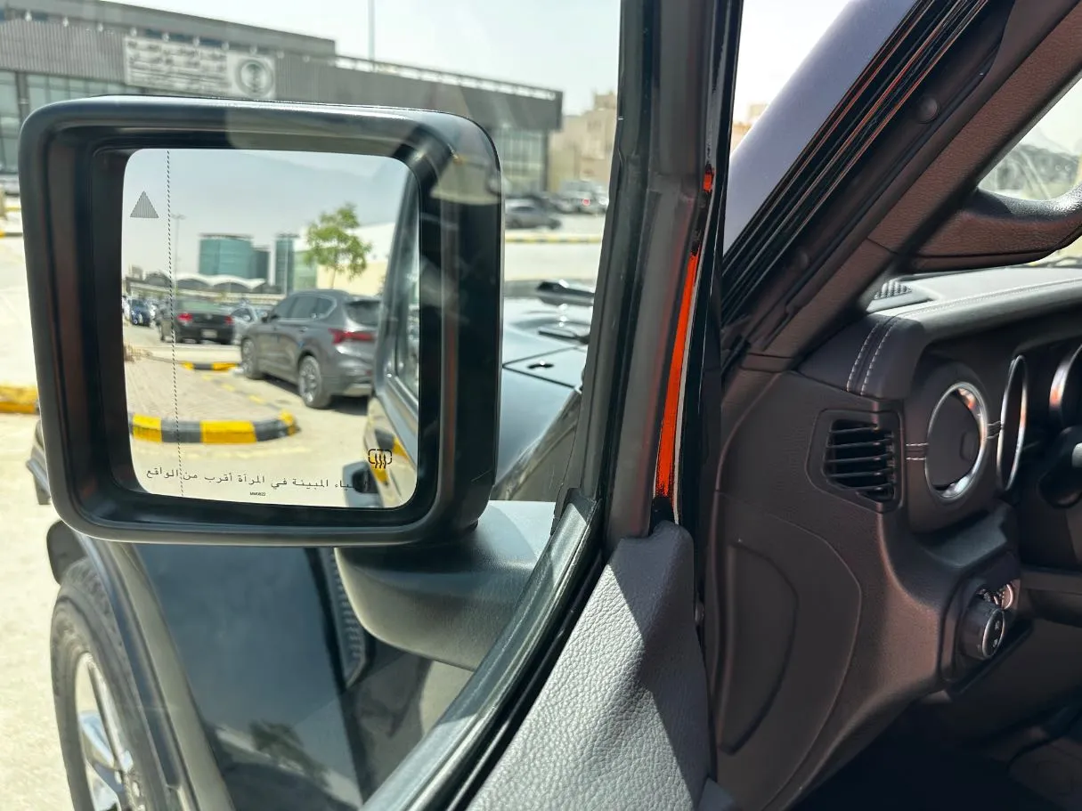Car image 27