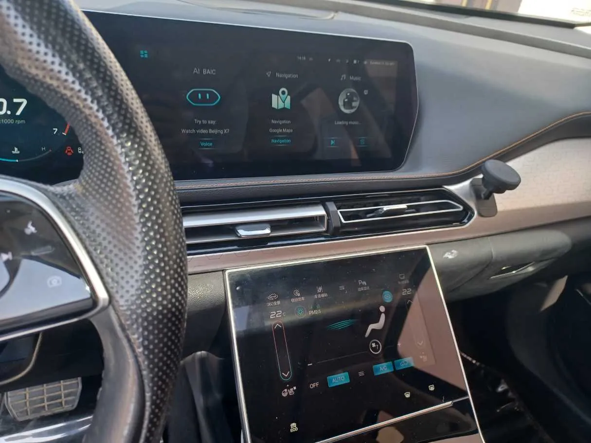 Car image 18