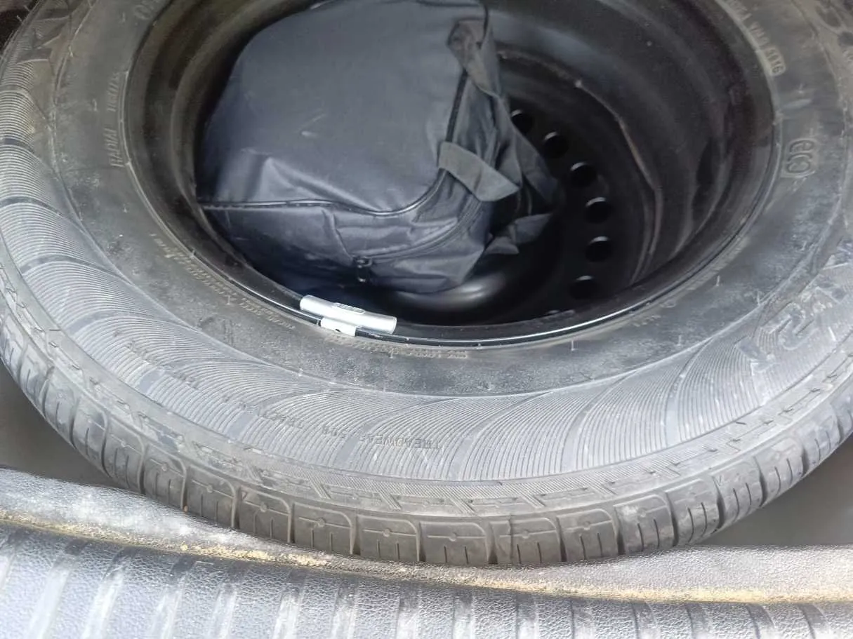 Car image 28