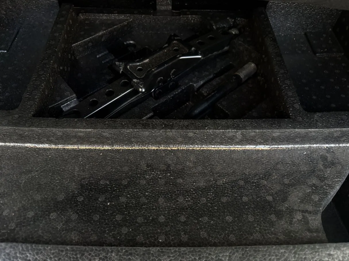 Car image 26