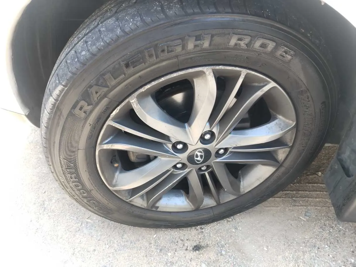 Car image 10