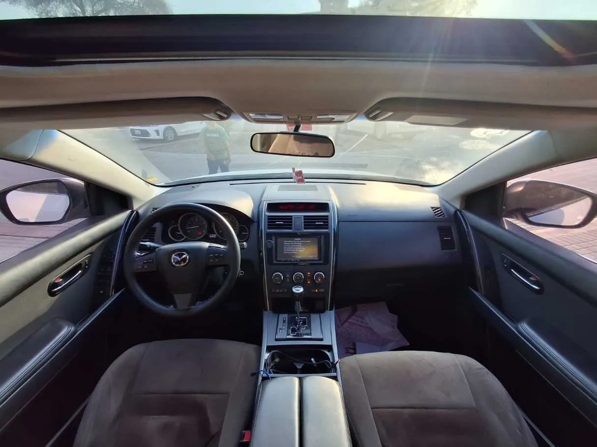 Car image 17