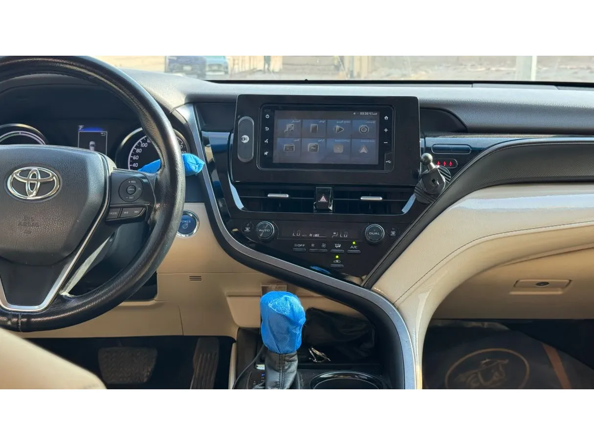Car image 14