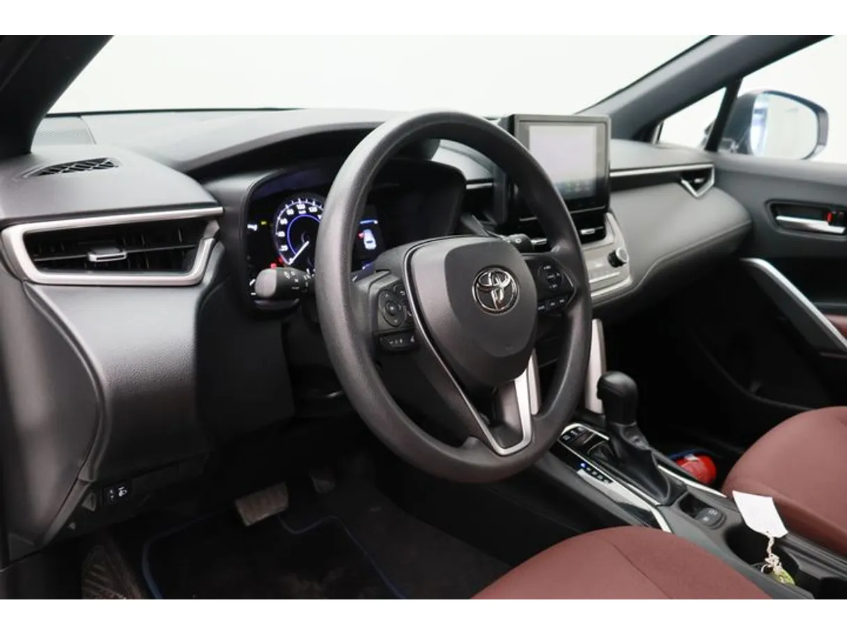 Car image 4