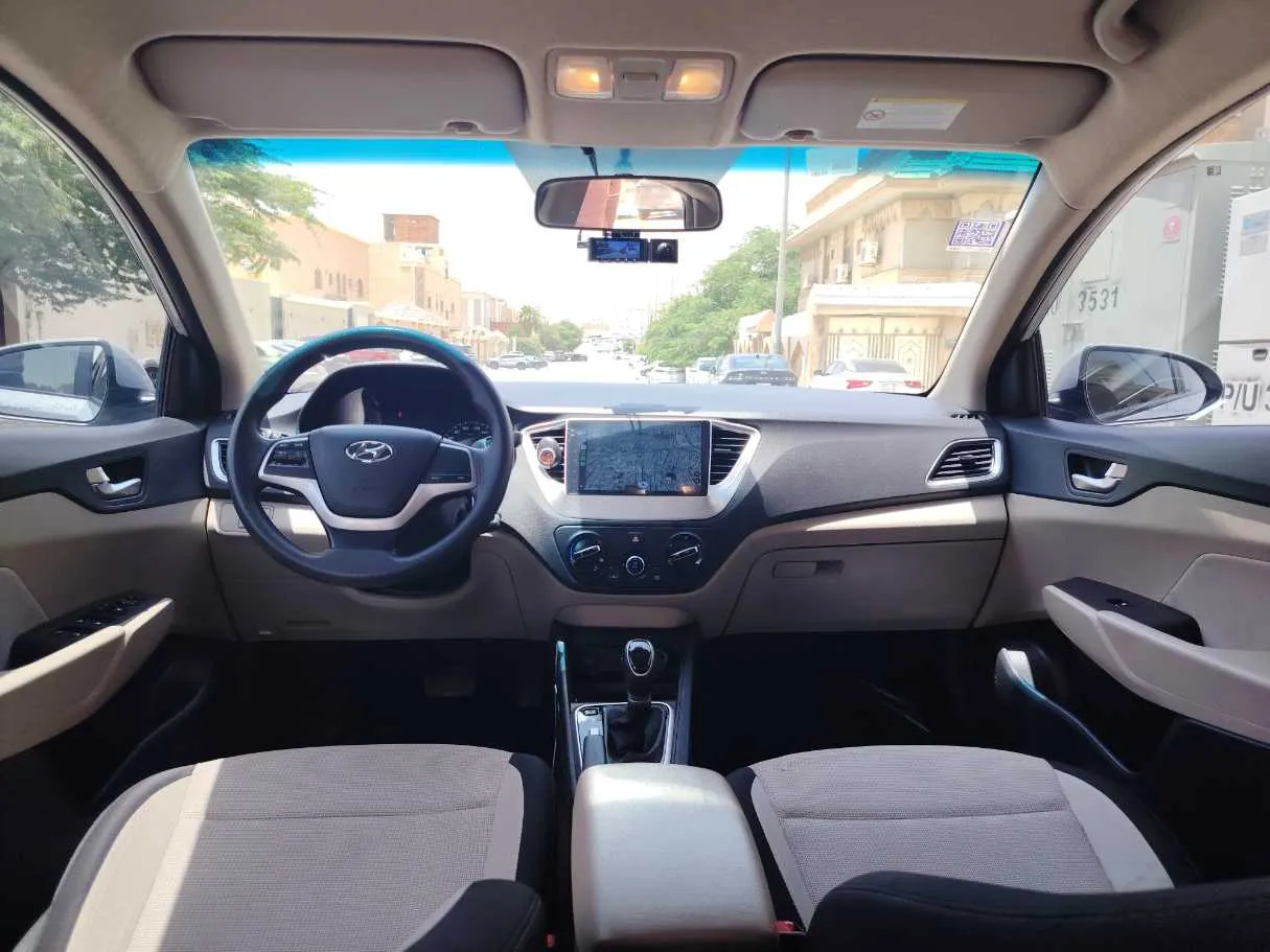 Car image 16