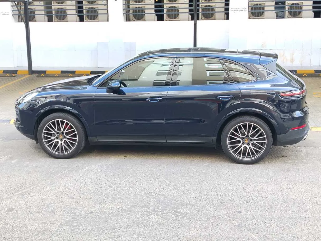 Car image 8